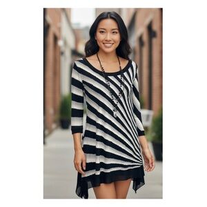Laura Max Black and white abstract stripe tunic High Low Hem S